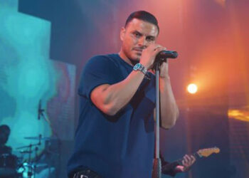 دانلود اجرای زنده کنسرت آرمین 2AFM بگو بینم