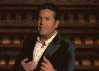 دانلود موزیک ویدیو عماد طالب زاده آغوش